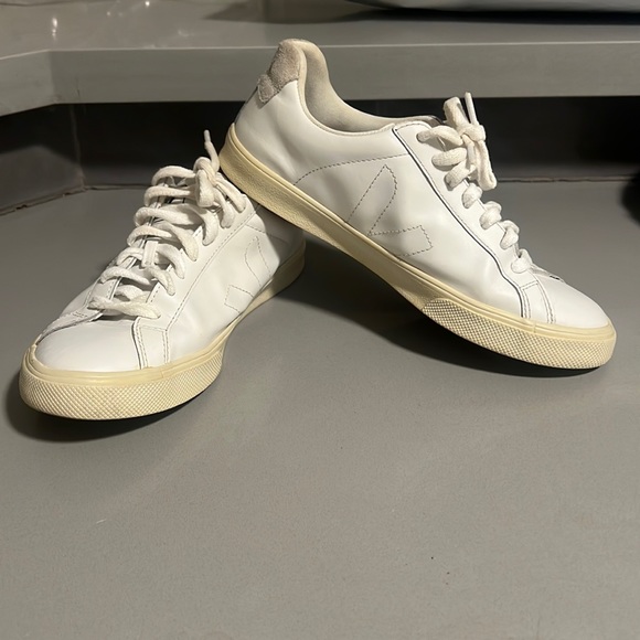 Veja Shoes - VEJA White sneaker Gray Suede Size 6 Women’s